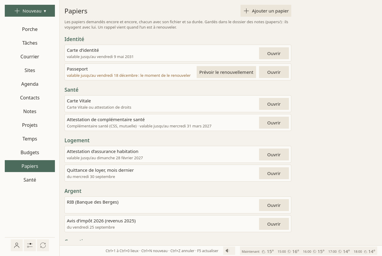La page Papiers, avec Ajouter un papier : les papiers groupés par famille (Identité, Santé, Logement, Argent, Garanties), chacun avec son nom et où il en est, en mots, comme « valable jusqu’au vendredi 18 décembre : le moment de le renouveler » ; Prévoir le renouvellement à côté de ceux à renouveler, et Ouvrir à côté de chacun.